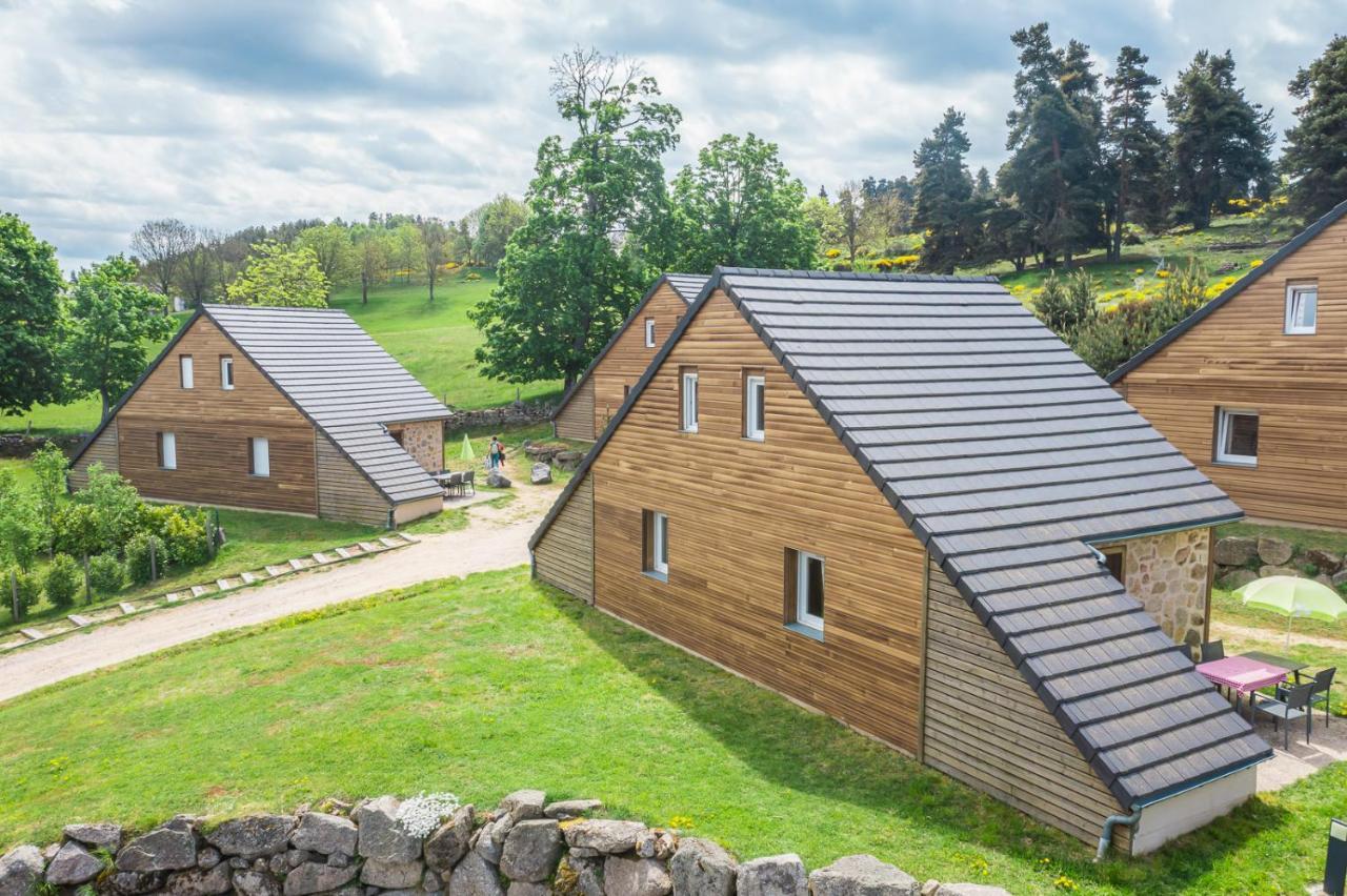 Village De Gites Les Chalets De L'Aubrac Aumont-Aubrac Exterior foto