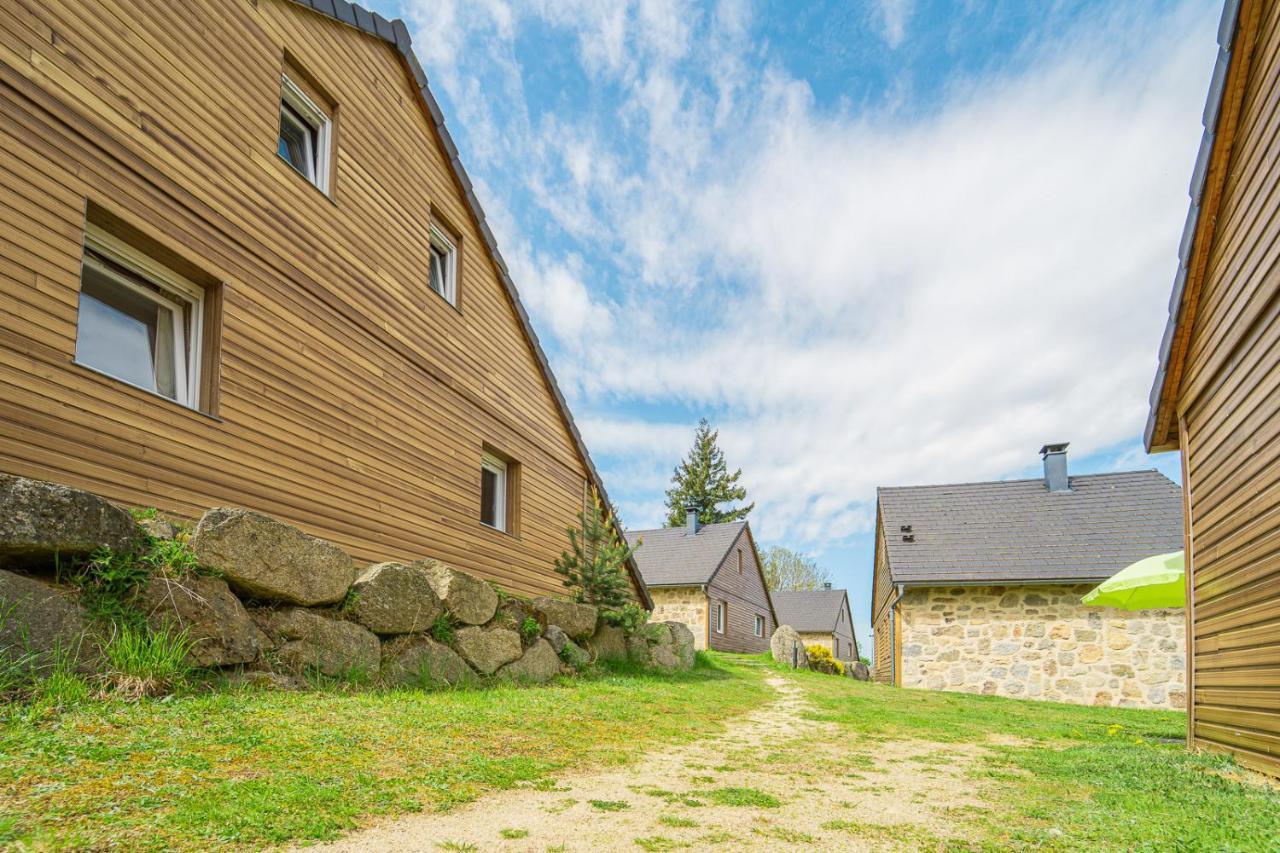 Village De Gites Les Chalets De L'Aubrac Aumont-Aubrac Exterior foto
