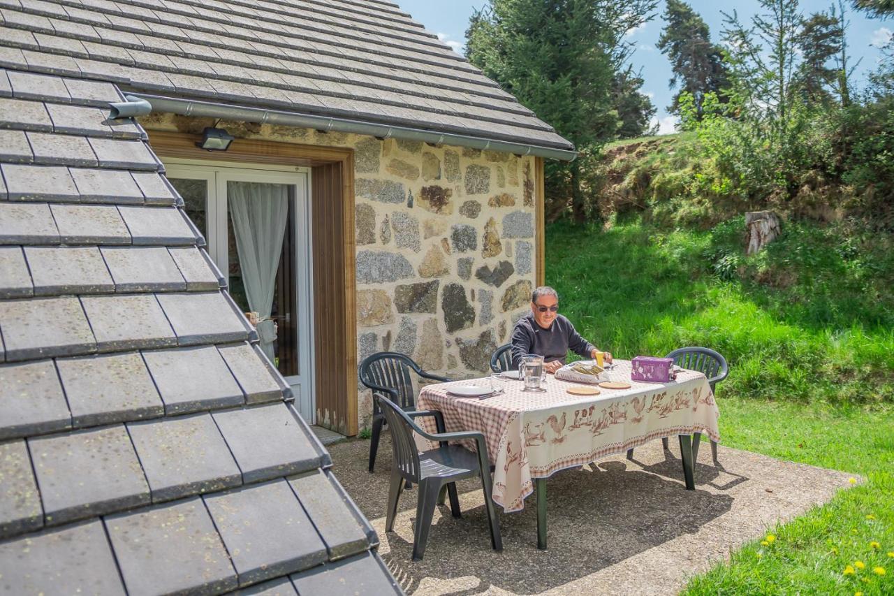 Village De Gites Les Chalets De L'Aubrac Aumont-Aubrac Exterior foto