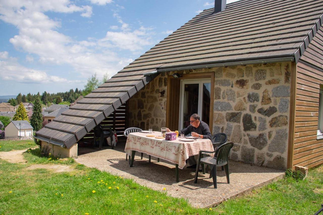 Village De Gites Les Chalets De L'Aubrac Aumont-Aubrac Exterior foto